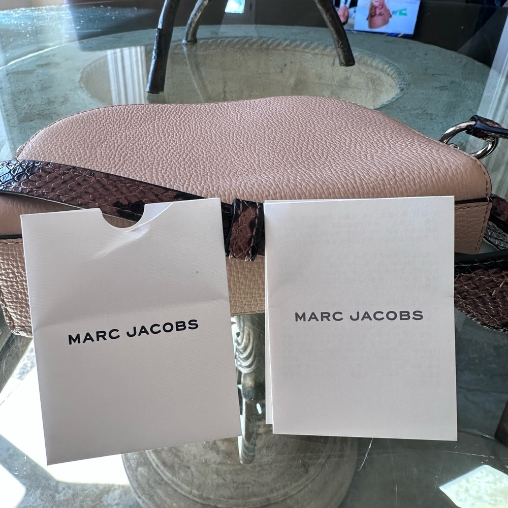 New $325 Marc Jacobs Tan Crossbody Bag with Adjustable Strap - Picture 13 of 16